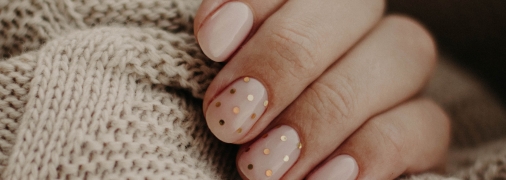 Тренды минималистического маникюра 2023 - идеи