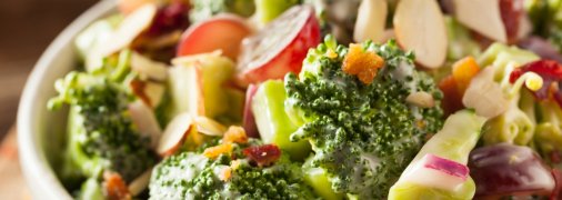 Салат с брокколи и яблоком