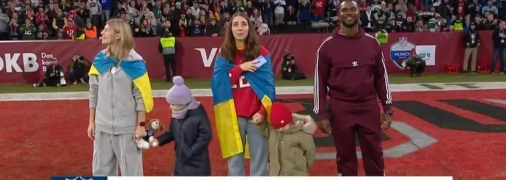 Фанати влаштували овацію: найсильніша ліга світу підтримала українських воїнів-футболістів (відео)