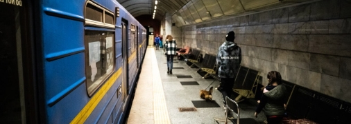 Метро служит бомбоубежищем во вреям тревог