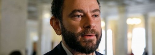 Виїхав із України "лікувати батька", але по факту відпочиває з дівчиною: пасія Дубинського "спалила" нардепа на відпочинку