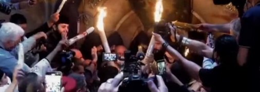 Благодатный огонь сошел в Иерусалиме (видео)