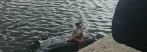 Стало известно о судьбе автоледи, слетевшей на машине в реку в Харькове (фото, видео)