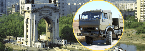 В российском Волгограде военный грузовик снес мужчину на пешеходном переходе (видео)