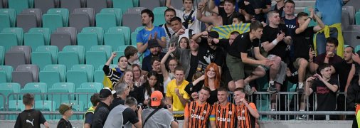 Гравці "Шахтаря" з вболівальниками