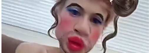 Жінка змінює образ