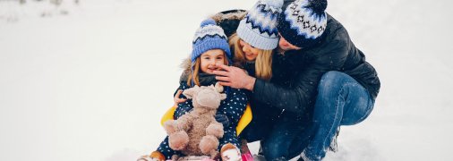 Дочка з мамою і татом