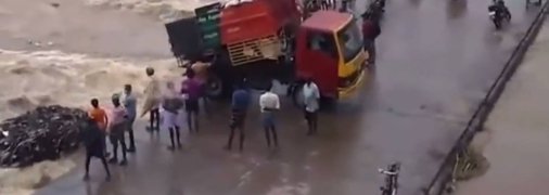 Так жители Индии "борются" с мусором