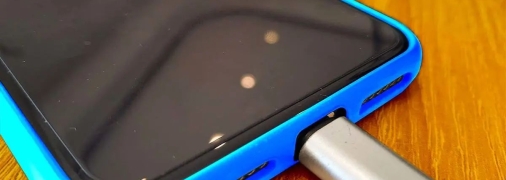 Чего следует не делать при подзарядке мобильного телефона