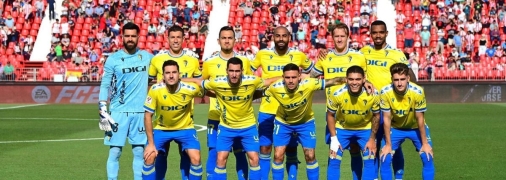 Футболисты летели на товарищескую игру