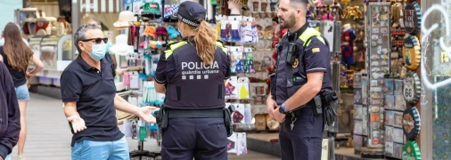 Заборона на сидіння пов’язана з великою кількістю туристів