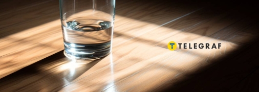 Склянку можна поставити й поруч