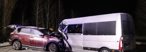 В лобовом столкновении пострадало 11 человек