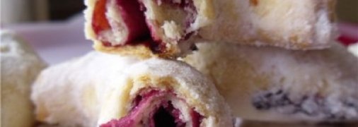 Кифлики с вишневой начинкой