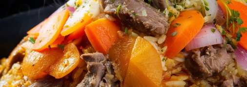 Плов со свининой станет хитом на вашем столе (изображение создано с помощью ИИ)