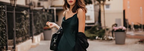 Чорний колір одягу надає образу елегантності