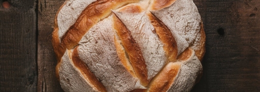 Есть простые и эффективные лайфхаки, которые помогут продлить свежесть хлеба (изображение создано с помощью ИИ)