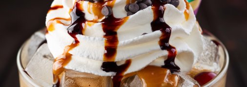 Этот кофе прекрасно охлаждает в жару (изображение создано с помощью ИИ)