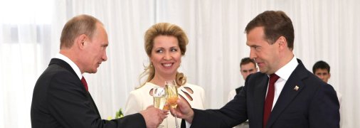 Дмитро Медведєв, його дружина Світлана і диктатор Путін