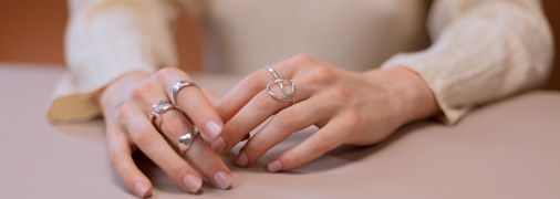 Срібні прикраси вимагають особливого догляду