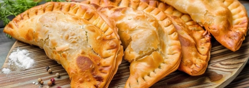 Ленивые чебуреки займут совсем мало времени на приготовление (изображение создано с помощью ИИ)