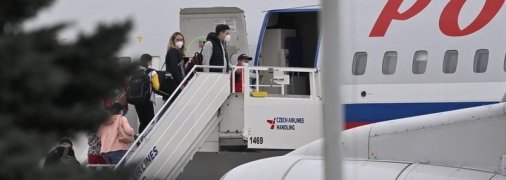 Во-первых, это красиво: в сети обсуждают фото высылки российских дипломатов из Чехии 