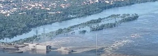 Российские оккупанты взорвали дамбу Каховской ГЭС