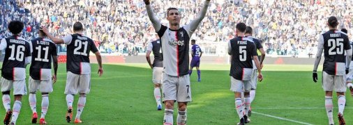 Ювентус благодаря дублю Роналду с пенальти переиграл Фиорентину (Фото, Видео)