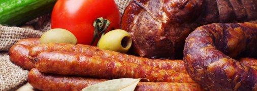 Как приготовить домашнюю колбасу просто: 4 совета