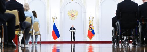 Владимир Путин выступает перед олимпийцами и паралимпийцами