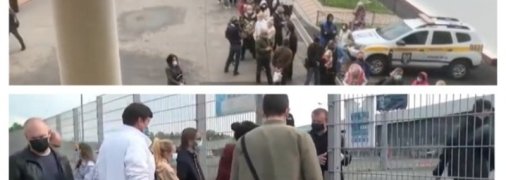 В Украине открыли Центры массовой вакцинации от коронавируса: на входах образовались очереди (видео)