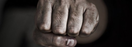 Лютий треш: в мережі бурхливо обговорюють побиття підлітками перехожого через російський реп