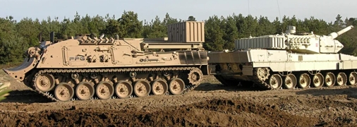 Wisent 1 MC та Леопард-2 на буксирі