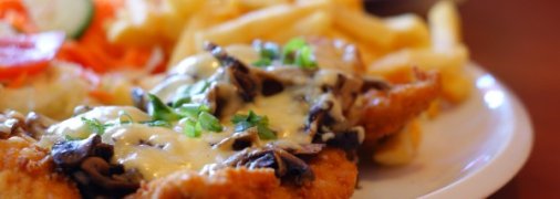 Куриный шницель с грибами и сыром