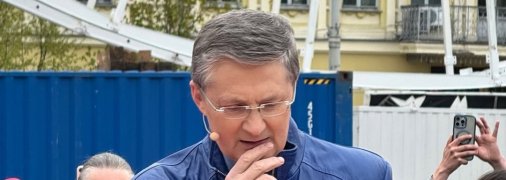 Ігор Кондратюк вийшов на сцену "Караоке на майдані" перед новим ведучим
