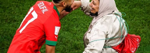 Футболіст відсвяткував історичну перемогу танцем з мамою: наймиліше відео ЧС-2022