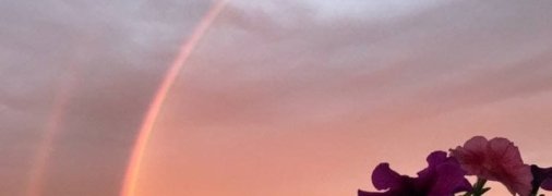 "Это просто космос": украинцев поразил впечатляющий закат в Харькове (фото и видео)