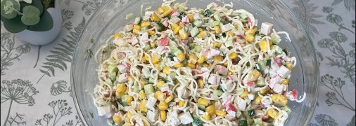 Салат з "мівіни" та крабових паличок