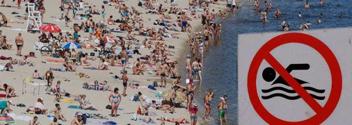 Лишай, инфекции и не только: какой "букет" можно привезти с моря, окунувшись в него лишь раз (инфографика)