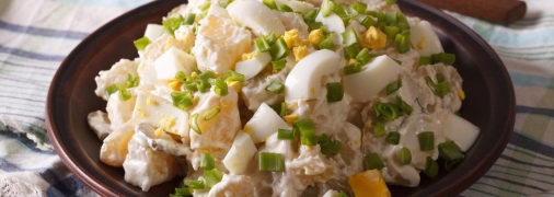 Салат с молодым картофелем