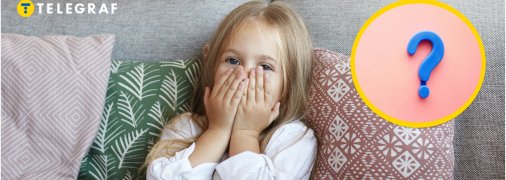 Дівчинка в кімнаті