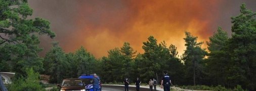 Масштабные пожары в турецкой Анталье уже привели к жертвам (фото, видео)