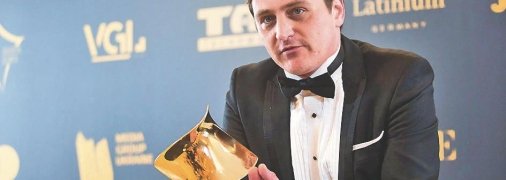 Во время войны актеру пришлось вдвое снизить гонорар