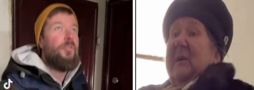 Ліворуч - волонтер, праворуч - бабуся