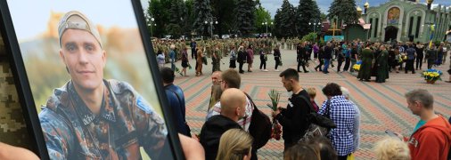 Прощание с Добротворским на площади Славы в Черкассах