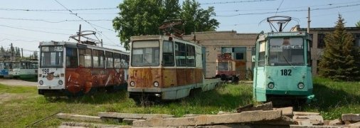 "Спасибо, Россия!" Журналист показал на фото "кладбище" трамваев в оккупированном Луганске