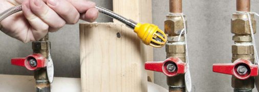 Евакуювався цілий район: в гуртожитку Івано-Франківська 8 підлітків отруїлися невідомою речовиною