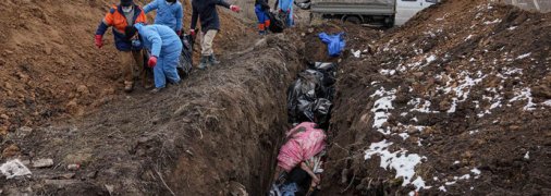 Братские могилы в Мариуполе. Фото: Евгений Малолетка