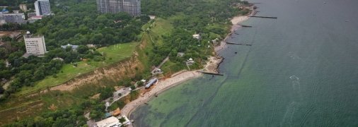 Купаться опасно: побережье Одессы накрыла внезапная экологическая напасть (фото, видео)