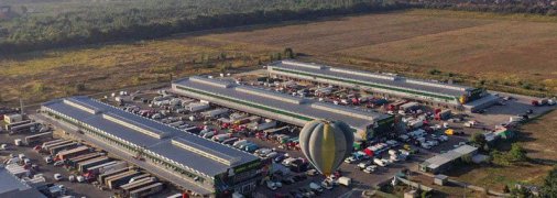 "Титушки", взрывы и депутатская "крыша": как рейдерили рынок "Столичный"